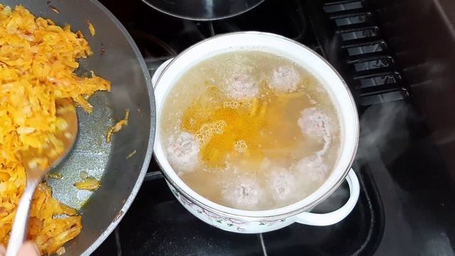 Яичница в лаваше, суп с фрикадельками, крабовый рулет. Меню на 2 дня смотреть онлайн