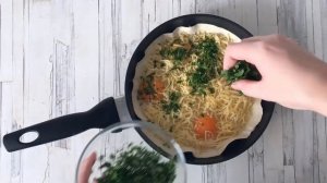 Завтрак из лаваша на сковороде с начинкой из яиц и сыра  Вкусная яичница в лаваше