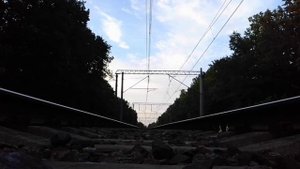 Камера под Электропоезд. Электропоезд ЭПЛ2Т-034, Электропоезд проехал над камерой.