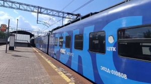 Поезд ЭП2Д 0108 проезжает станцию Рабочий посёлок МЦД 1