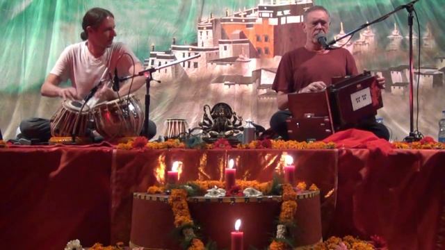 OM NAMO BHAGWATE KRISHNA DAS AT TIPA DHARAMSHALA INDIA 2013 смотреть онлайн