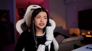 Амина Tenderlybae поет песню Не манипулируй