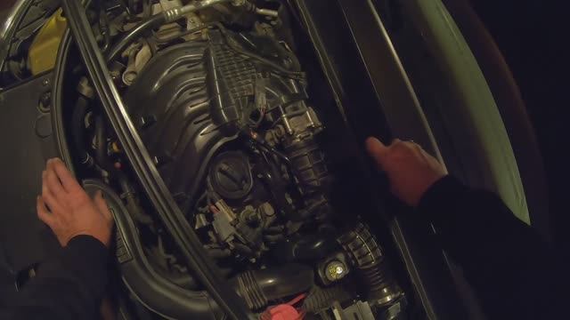 Рено Сандеро Степвей 2. Как снять жабо и бачок омывателя! смотреть онлайн