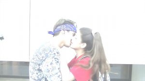 Beso o Cachetada | BESANDO A DESCONOCIDAS | AlexanderWTF