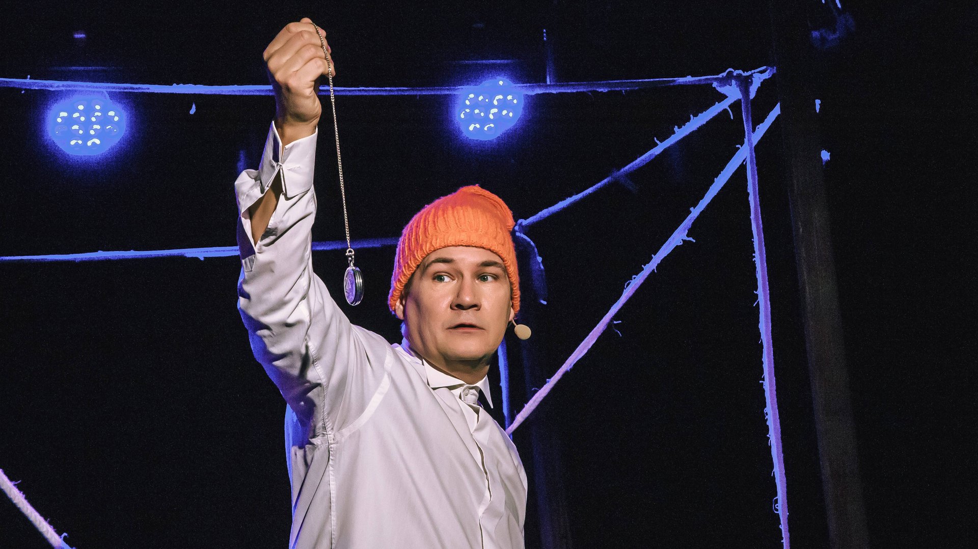 Ироничный моноспектакль "Наука о поцелуях, или Филематологии УРА!" смотреть онлайн