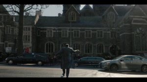 Жизненный момент из сериала "Пингвин"