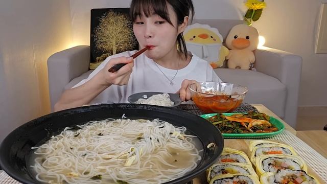 ASMR 새벽 공복에 잔치국수 10인분 계란말이김밥 울엄마 열무김치 잘 익었다!🤗 한식 먹방 10 Servings Jumbo Noodles Kimbap Kimchi MUKBANG