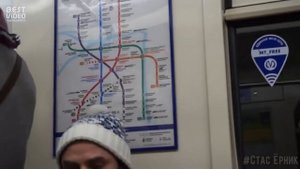 Странные книги в метро