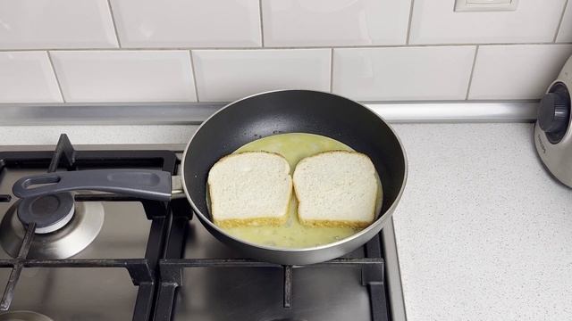 КАК ПРИГОТОВИТЬ СЭНДВИЧ С ЯЙЦОМ И СЫРОМ НА СКОВОРОДЕ?  Быстрый завтрак горячие бутерброды с сыром