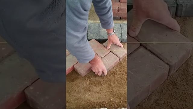 Быстрая кладка брусчатки по нитке
Быстрая кладка брусчатки по нитке