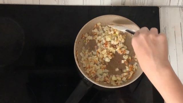 КАК ПРИГОТОВИТЬ МИНТАЙ В ДУХОВКЕ С МАЙОНЕЗОМ И ЛУКОМ? Запеченная сочная рыба в соусе