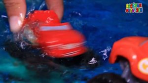 Вспыш и чудо машинки: Два Вспыша - самозванец! Гонки на воде! Игрушечный мультик для детей.