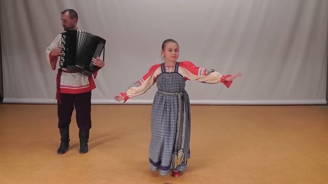 Рассыпала Маланья бобы - русская народная песня. Исполняет Рудинская Дарья, 11 лет.