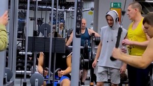 Дрыщи - Подростки Нарываются НА КАЧКОВ| ПРАНКИ в Спортзале