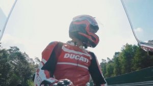 Кто победит в заезде_  AUDI RS или DUCATI_