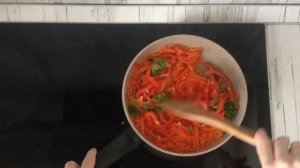 КАК ЗАПЕЧЬ РЫБУ В ДУХОВКЕ С ОВОЩАМИ? Вкусная тушеная рыба с морковкой в томатном соусе на ужин