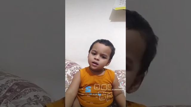 My little Brother Singing 'Jhonny Jhonny' Nursery Rhyme. смотреть онлайн