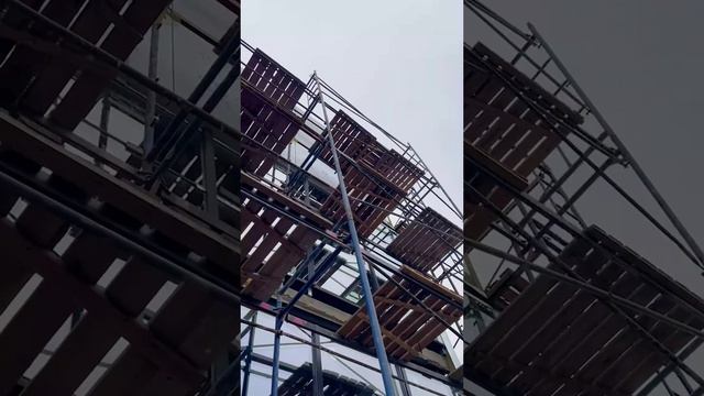 Строительные леса ЛРСП 40 на строительном объекте
