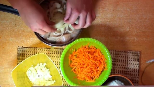 Тушеный минтай с луком и морковью  Классика в кулинарии