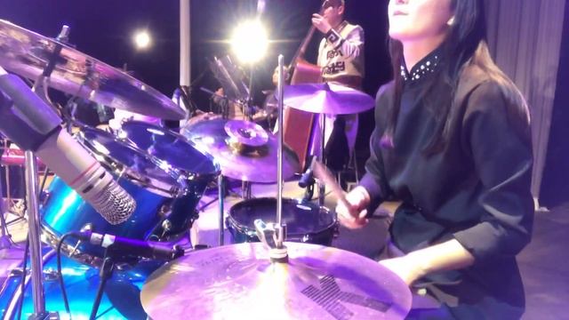 «Эжим сеңээ»- гр. «Уер» и Тувинский национальный оркестр (Байлак Монгуш-drum cam) смотреть онлайн