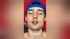 С кем встречаются Валя Карнавал и Юля Гаврилина?