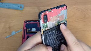 Что делать есои телефон не включается и выводит знак питания |Young Repairman