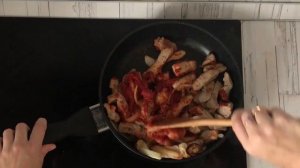 Мясо просто тает во рту!  Поджарка из свинины с подливкой на сковороде  Как сделать поджарка
