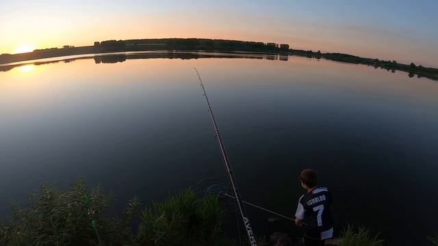 Рыбалка на ПЛАТНИКЕ с ночёвкой! ФЛЭТ - кормушка и жмых!!! смотреть онлайн