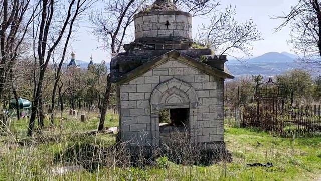 Некрополь, нашел первое захоронение, необычные надгробия
