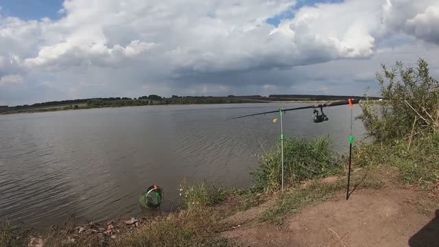 КАРП и КРУПНЫЙ КАРАСЬ на ПЬЯНУЮ кукурузу! ТОПОВАЯ насадка! смотреть онлайн