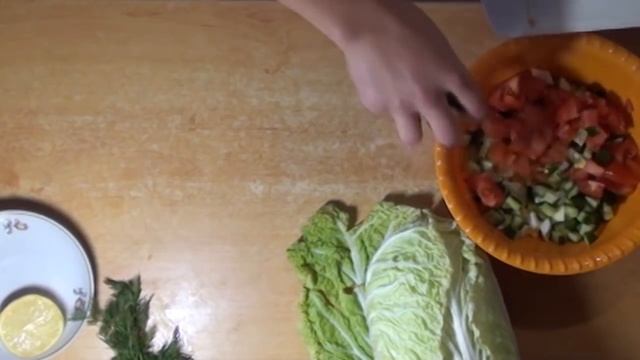 НАСТОЯЩИЙ ДЕЛИКАТЕС!  САЛАТ с соленой семгой огурцом и помидорами