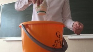 Эксперимент с поверхностным натяжением воды