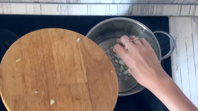 КАК ПРИГОТОВИТЬ КАРТОШКУ С ТУШЕНКОЙ В КАСТРЮЛЕ ТУШЕНУЮ? Вкусный картофель на обед и ужин смотреть онлайн