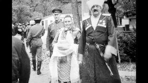 Пусти, сваты, в хату