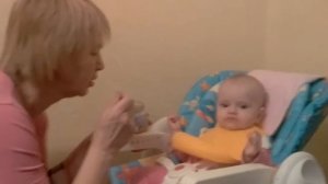 Едим грушу первый раз
