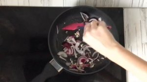 Шампиньоны с помидорами жареные на сковороде  Как пожарить грибы с помидорами и луком на ужин