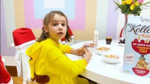 Катя копирует Макса⚡ Макс решил подшутить над Катей