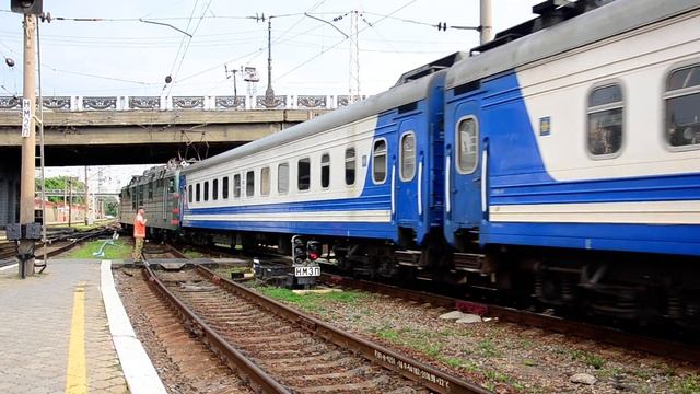 ВЛ82м-032 С Фирменым Поездом "Максим Яровец"№138 Лисичанск-Хмельницкий. смотреть онлайн