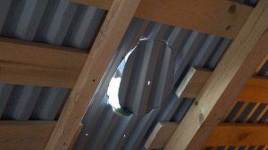 Установка в бане чугунной печи Купечница 24. Сборка дымохода от печи до оголовка.