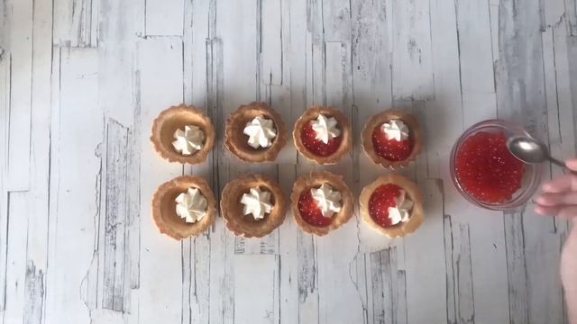 КАК ПРИГОТОВИТЬ ТАРТАЛЕТКИ С СЫРОМ И ИКРОЙ? Праздничная закуска на скорую руку смотреть онлайн