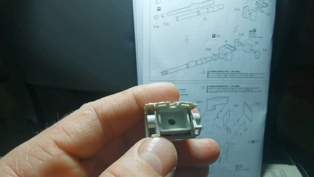 Сборка пл. модели танка Леопард 2 А4. Meng 1/35.