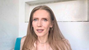 Актриса кино . Таня Бочарова . Стихотворение 2024 . «Рвать где тонко - неинтересно» Н.Кравченко .