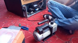 Ремонт, припайка клапана Шредора, заправка холодильника