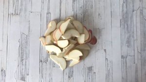 Сливочный пирог с красными грушами