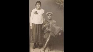 Выезжала Олечка со двора