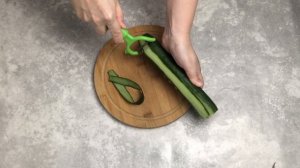 КАК ПРИГОТОВИТЬ РУЛЕТИКИ ИЗ ОГУРЦА С ТВОРОЖНЫМ СЫРОМ И КРАСНОЙ РЫБОЙ? Праздничная холодная закуска
