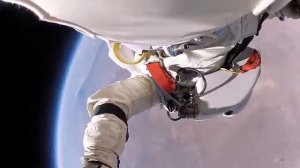 Прыжок парашютиста из стратосферы глазами космонавта jump from space