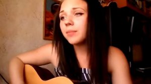 Девушка поет песню про Dota 2