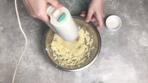 Крем для заварных пирожных  Густой творожный крем для эклеров со сгущенкой и маслом