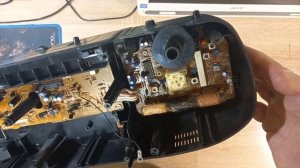 25 летняя магнитола Sony CFS-W338L из конца 90-х.  Разбираем и изучаем устройство аппарата !